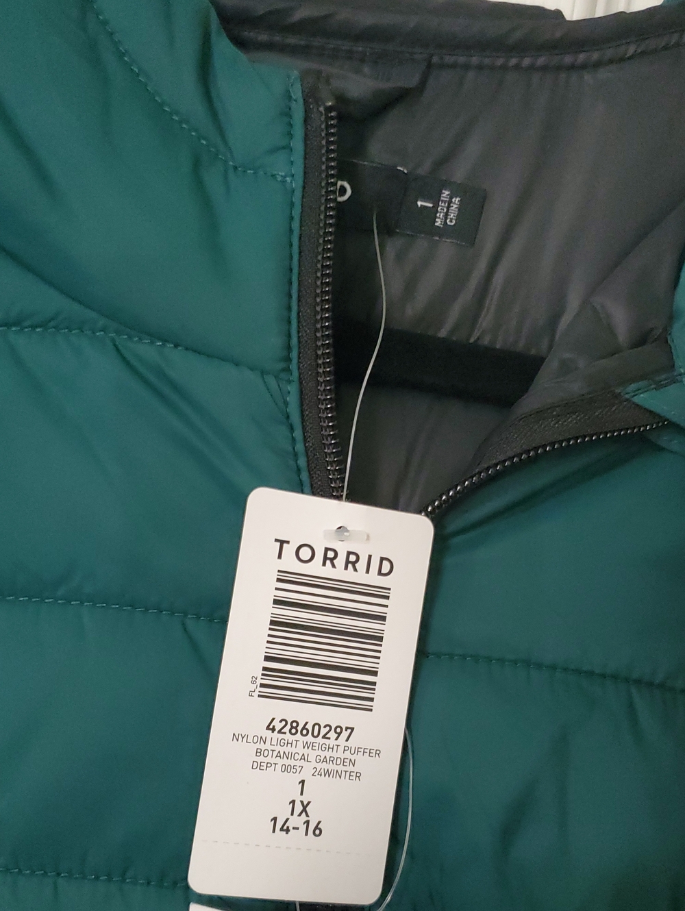 Green Quilted Hooded Puffer Jacket - Picture 5 of 8